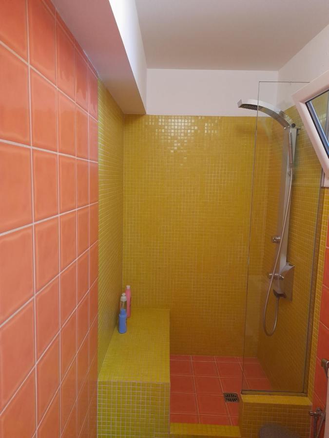 Bright Top Floor Apartment! Закинтос Экстерьер фото