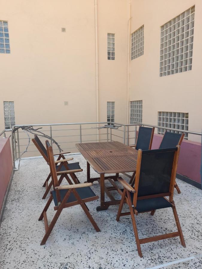 Bright Top Floor Apartment! Закинтос Экстерьер фото